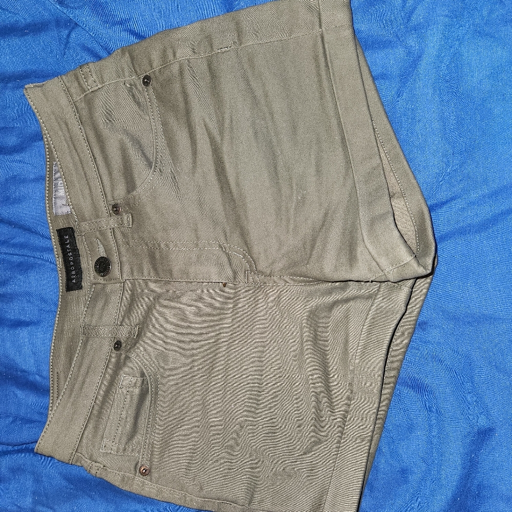 Size 4 Areopstale green shorts